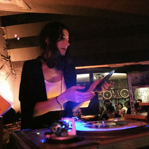 Minimal Wave w/ Veronica Vasicka 140524