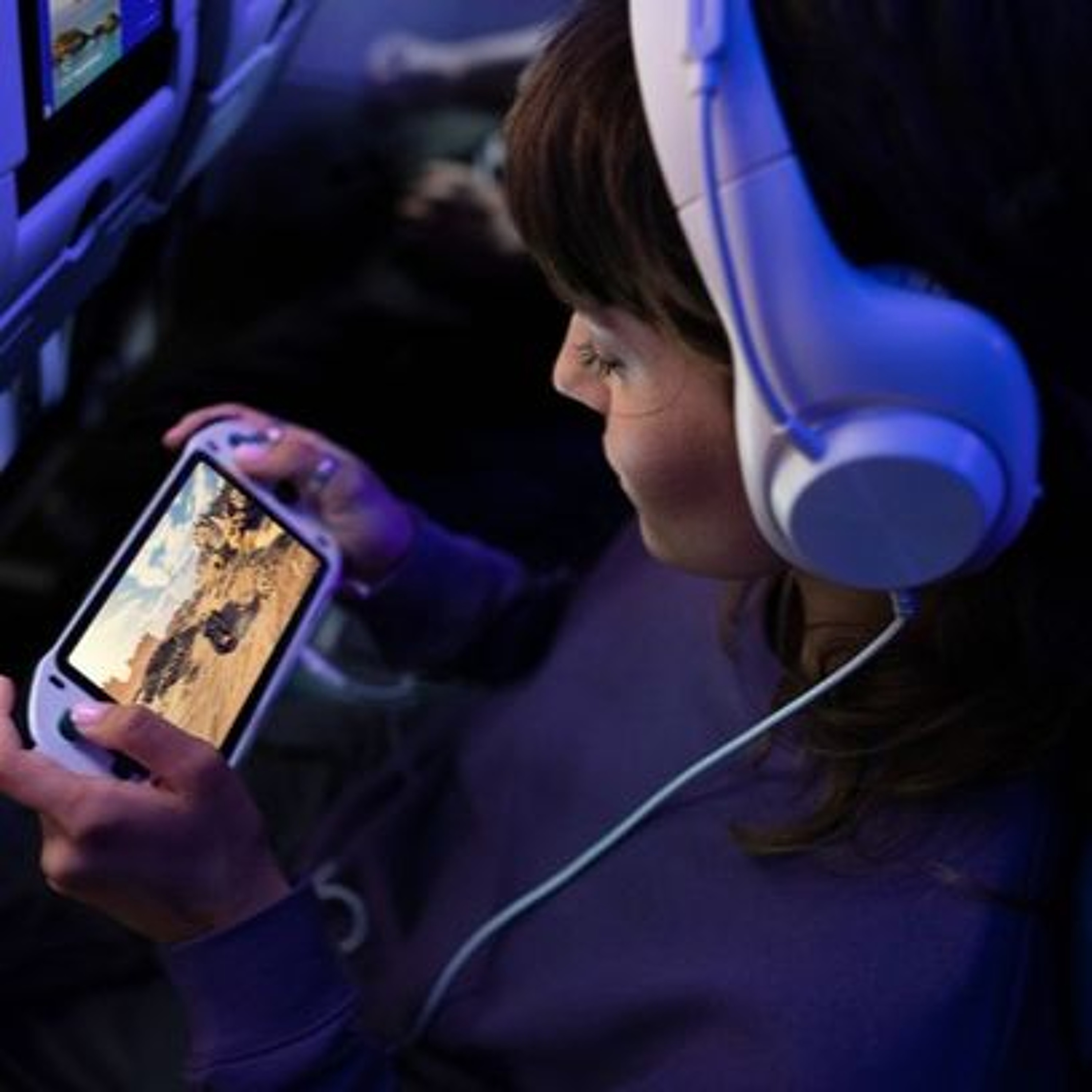 United Airlines Partners with SpaceX's Starlink to Offer Free Onboard Wi-Fi episode artwork