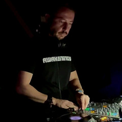 251107.EXE @ Moszkva's Upstairs Apple Room