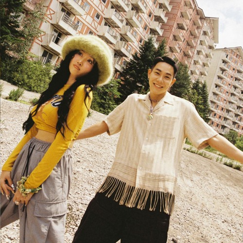 Somebody - Hwasa, Loco