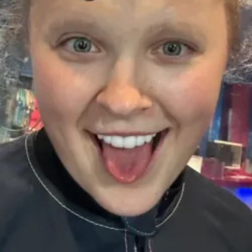 get out of jiggle tots restaurant NOW