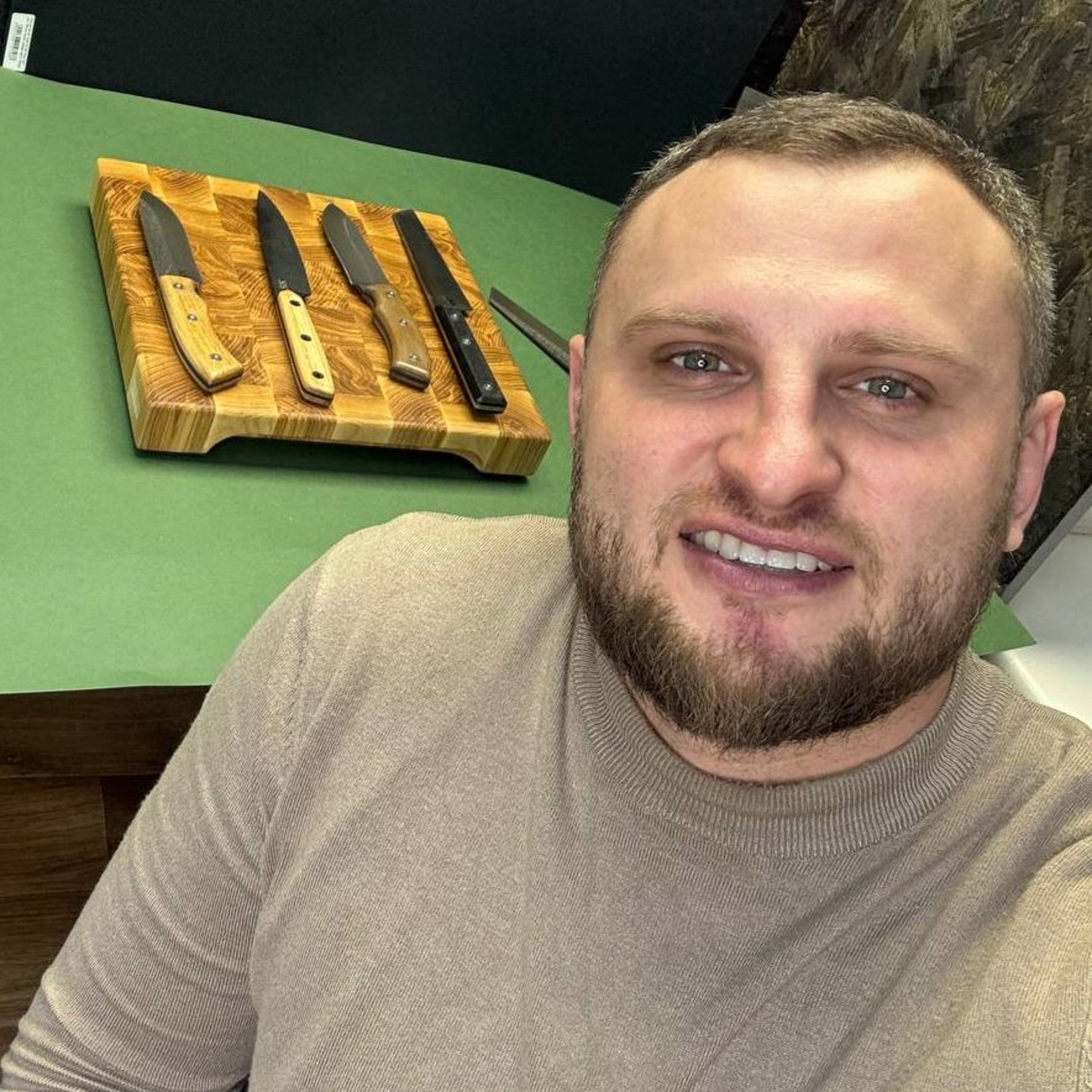 Ветеранський бізнес і довічна гарантія: Максим Савенко про ножі та шаблі Sava Knife episode artwork