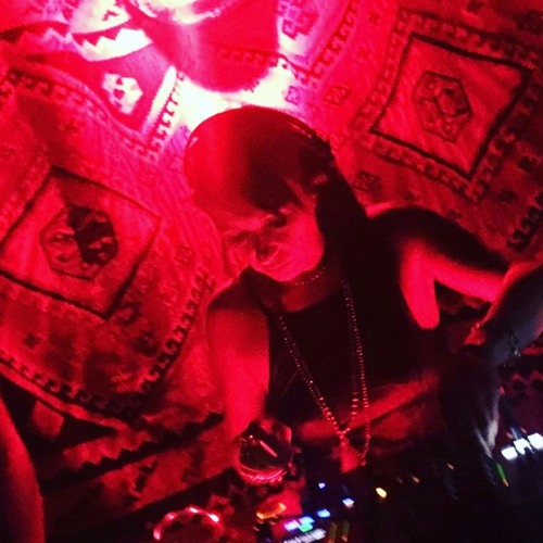 GirlLondon // Solouk Vibing // Dec 2020