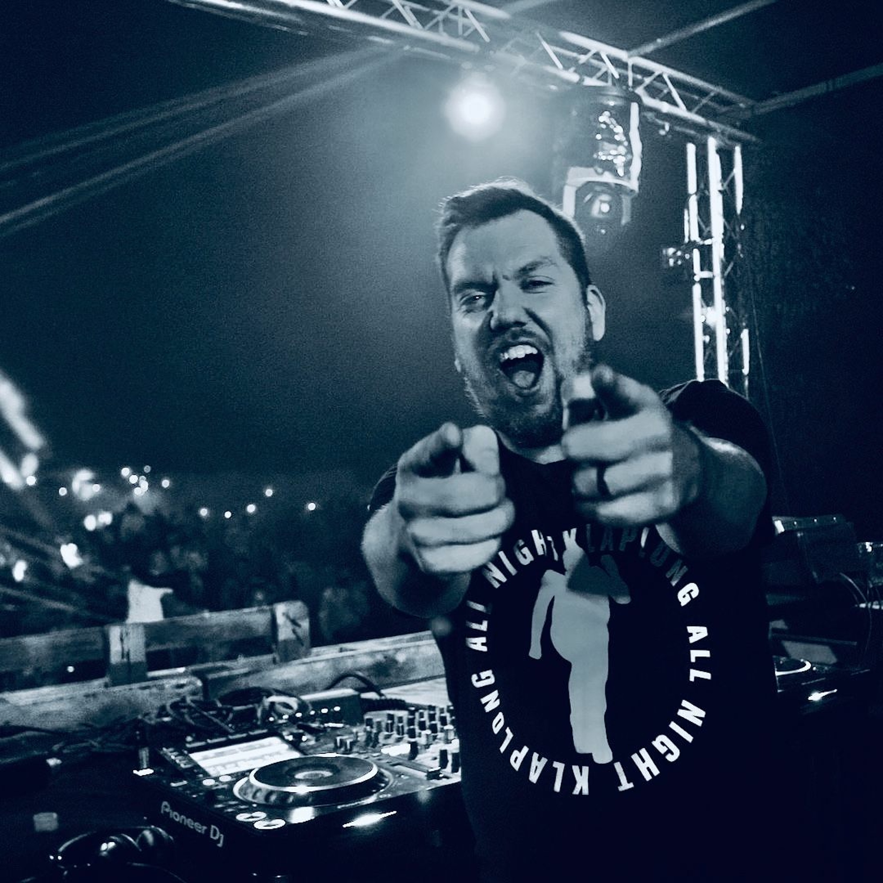Dj Thera