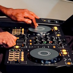 THIS IS A HIT DIG THAT DJ RADIO- Sl1