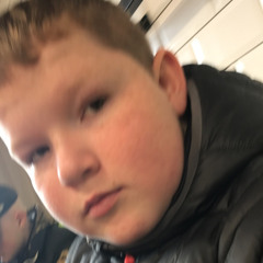 wee marks on his feet dancing to the beat💯