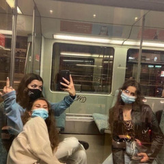 👩‍❤️‍💋‍👩✨