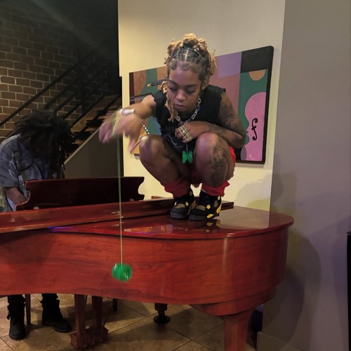 i'm inna booth double xl smaccin shit bout lil yo