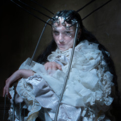 Evita Manji - Shelly