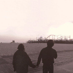 وش ذكرك حب طوته الليّالي. ⁩