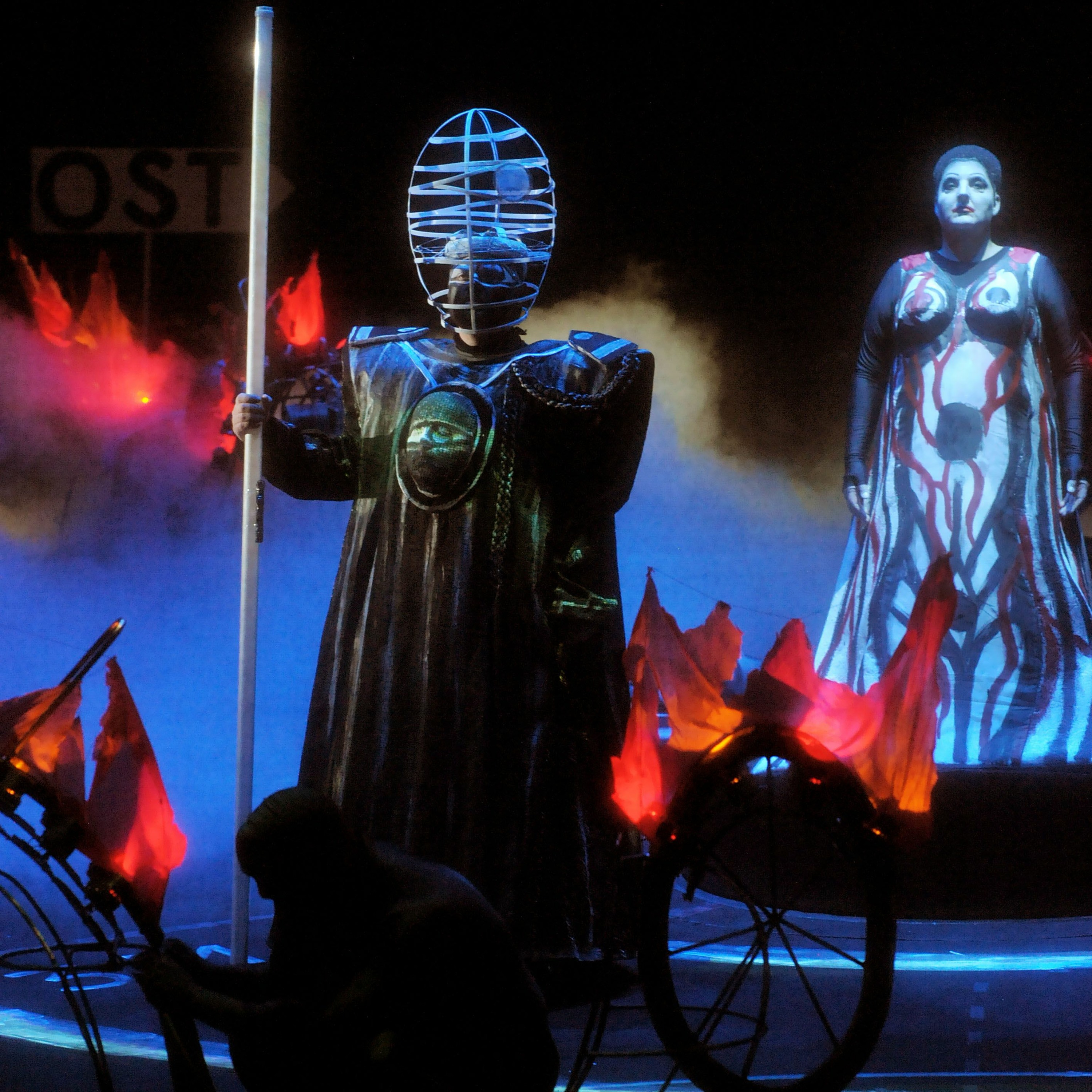 LA Opera Podcasts: Behind the Curtain