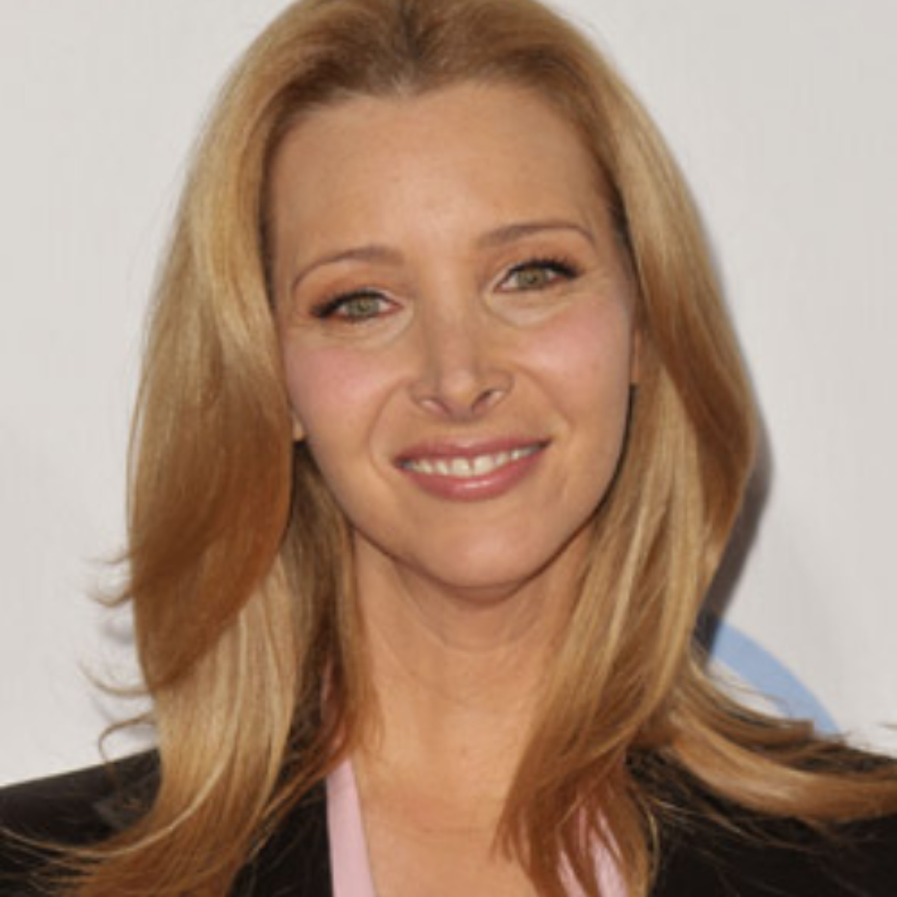 Lisa Kudrow found it ‘hard’ to be actual friends with the ‘Friends’ cast episode artwork