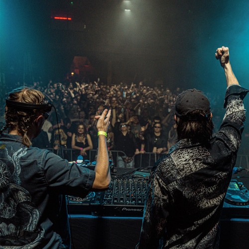 PLUS2 Live @ Praga Centrum (Chris Avantgarde)
