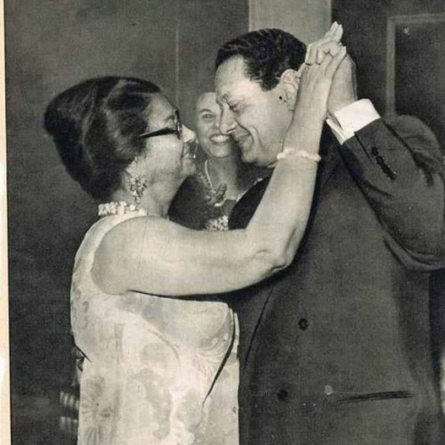 إنتَ خليتني أعيش الحُب وياك ألف حُب