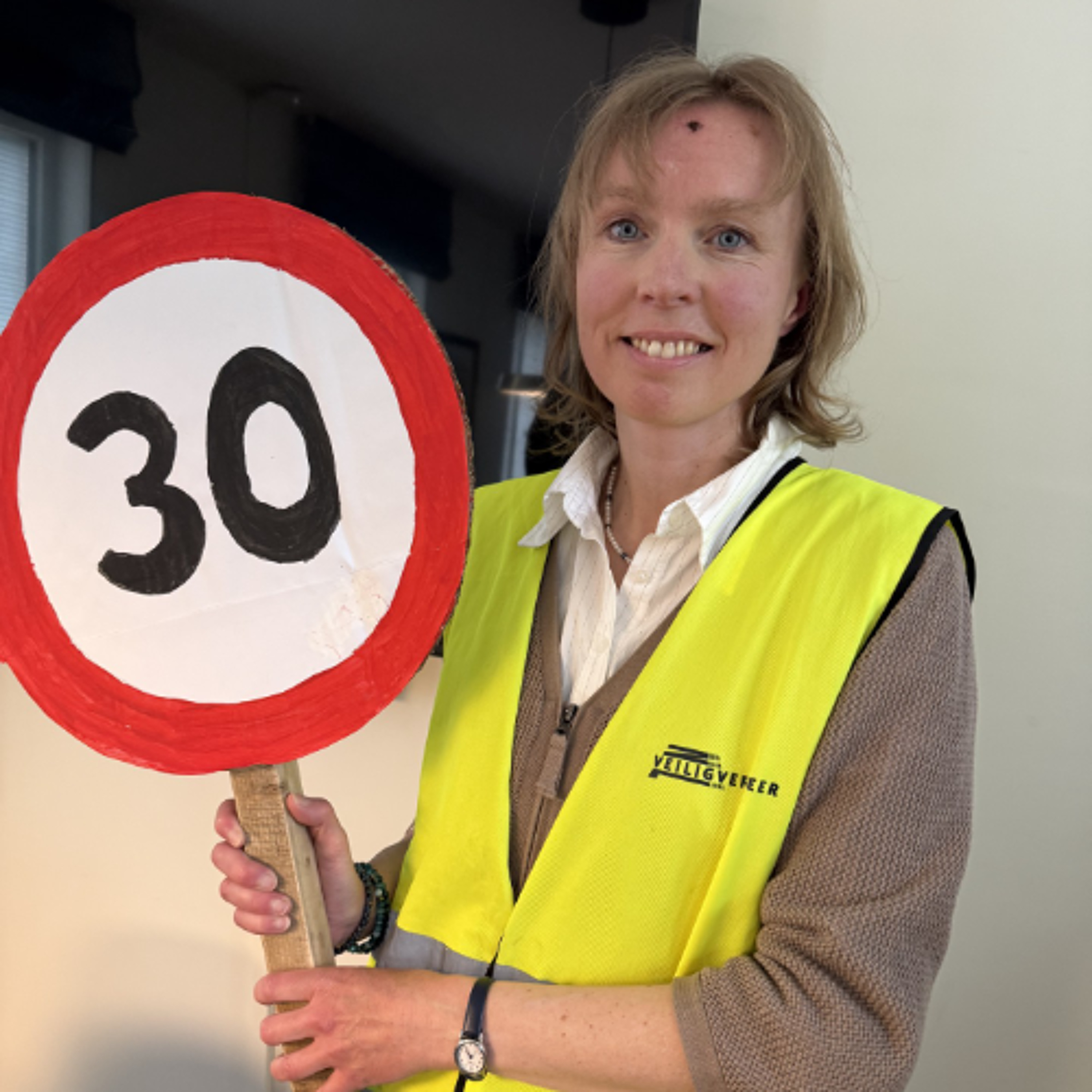 2026 - 05 - 19 Juf Elsbeth Benschop pleit voor 30 km per uur in heel Voorschoten episode artwork