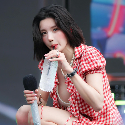 Clip full Kwon Eun‑Bi tại Waterbomb 2025 vũ đạo ‘Crazy in Love’ làm MXH náo loạn!