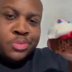 EDP445 eating a Cupcake : r/weirddalle