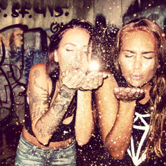 glitter in the air💖 (enaze)