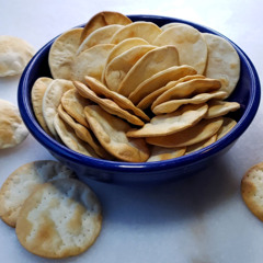 Why Water Crackers Are a Staple in Picnics and Charcuterie Boards