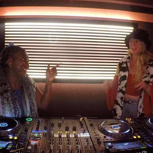 TIANNA FRANXX & AIRBENDER IN THE MIXX - OCTOBER 2023