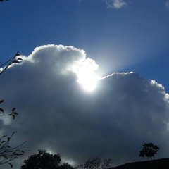 光る雲 (Glowing Clouds)