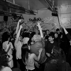 50 minutes of glitchy edm in a sweaty room in brooklyn