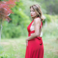 "La femme en rouge" dit par Mourani