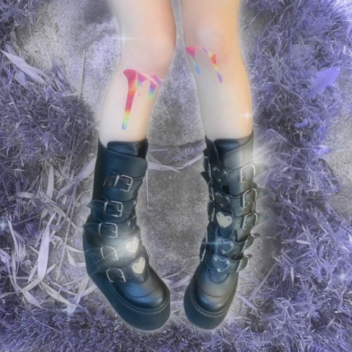 bloody knees (nitecore)