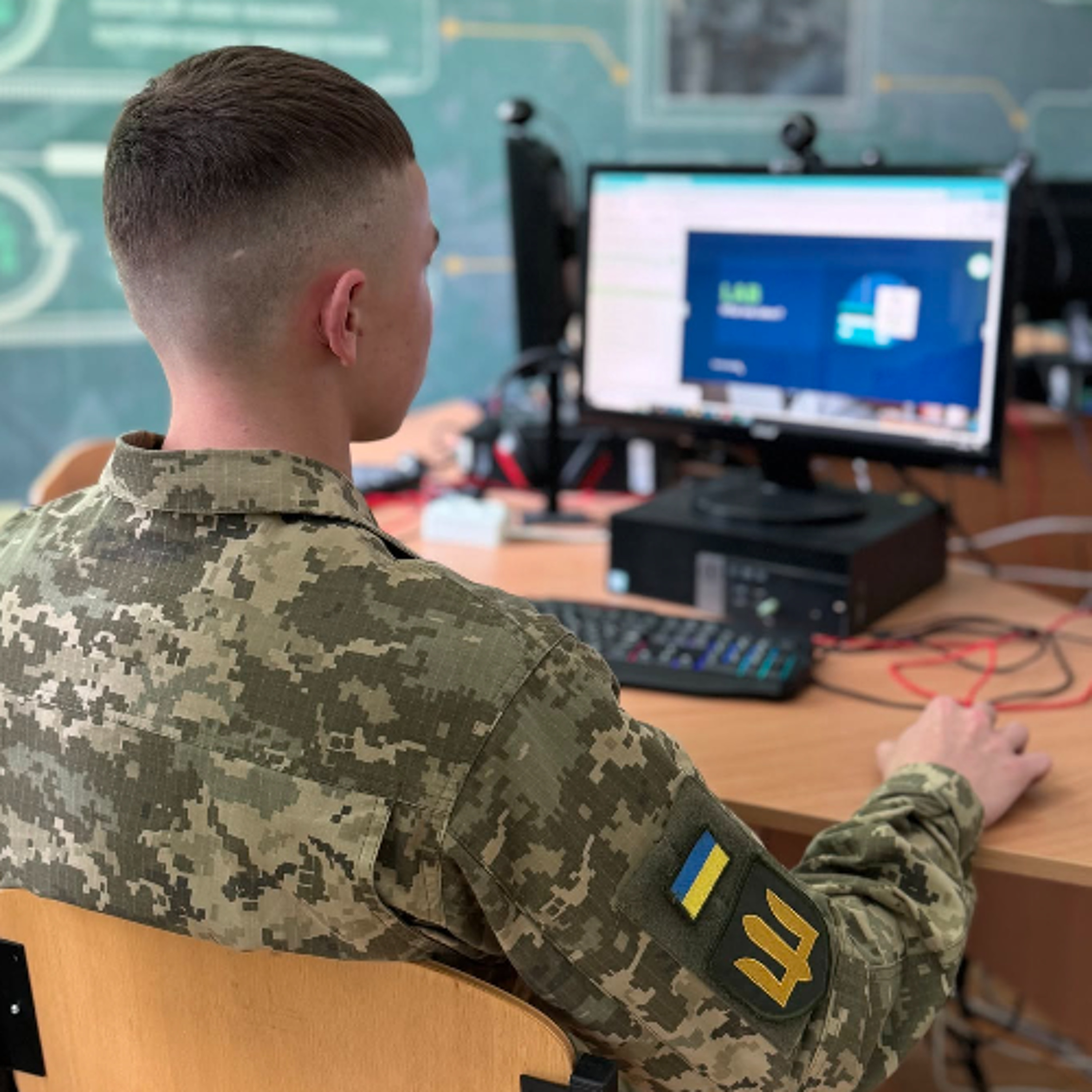 Опитування молоді показало несподівані результати про мотивацію служити