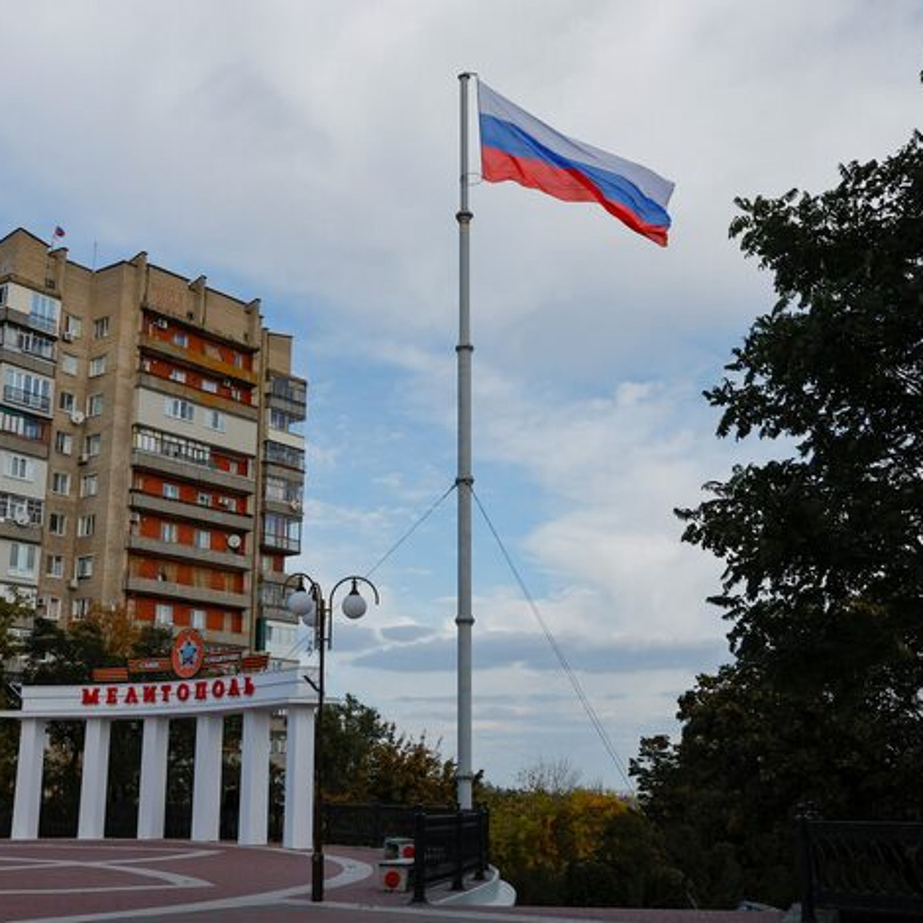 Росія відбирає житло українців на окупованих територіях: що з цим робити episode artwork