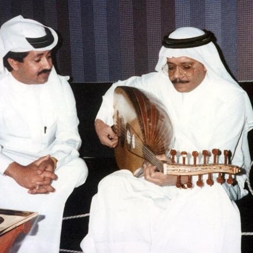 تضحك له عيوني والأفكار تاهو