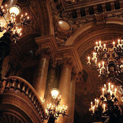 ‎⁨تحت سقف واحد.