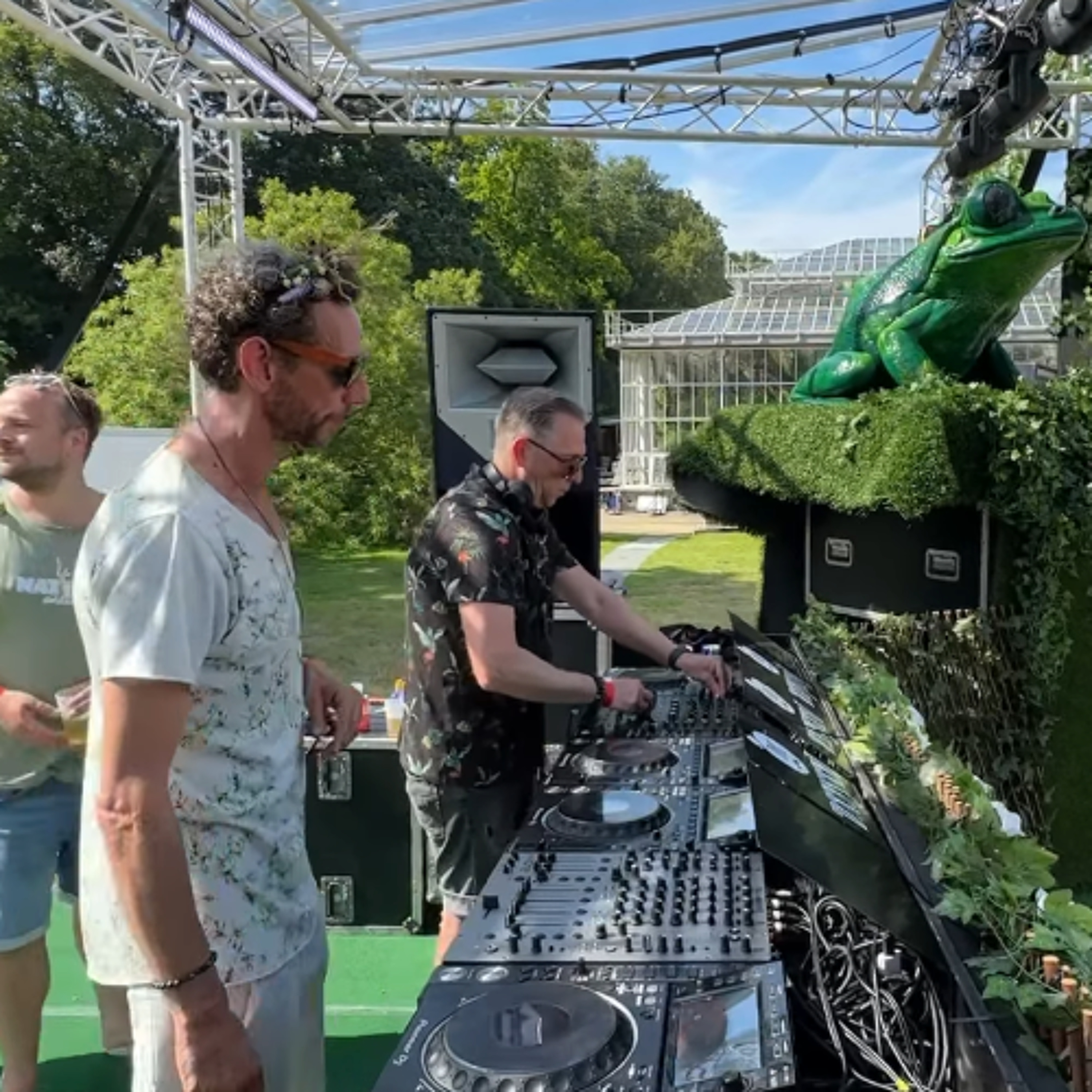 Q-Bix, Chupa, Lieven & Boeze @ Thé Dansant Nature (Plantentuin Meise) episode artwork