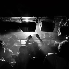 this Techno-Brett loves to entertain you 🤙