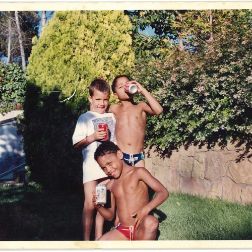Less J / 3 Hermanos Less J / 3 Hermanos