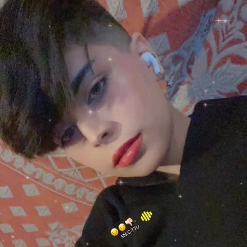 ماعرفه ولا يعرفني 🤚🏻 .
