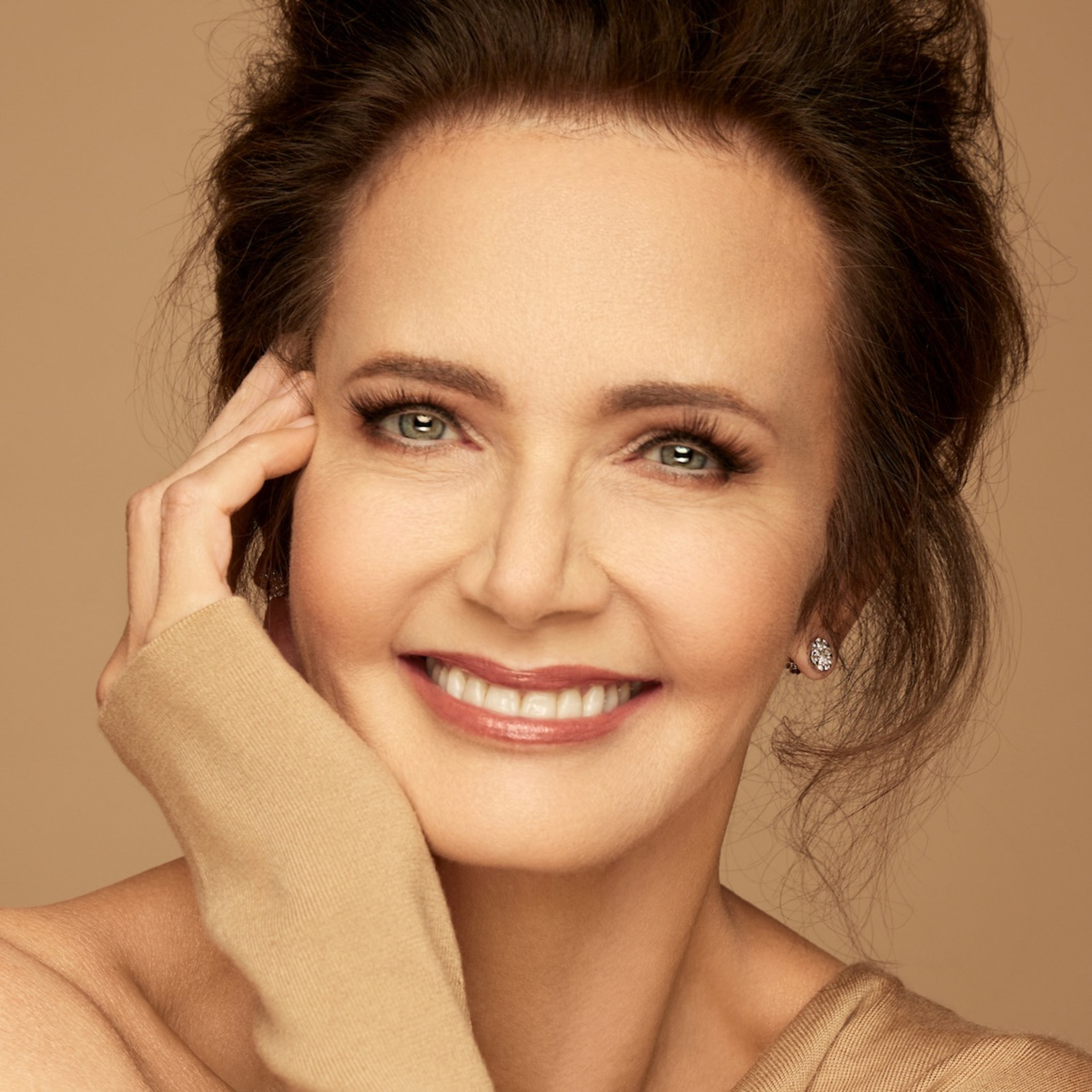 313. Encore Presentation - Lynda Carter on Taking Care of Yourself: Mind, Body and Spirit episode artwork
