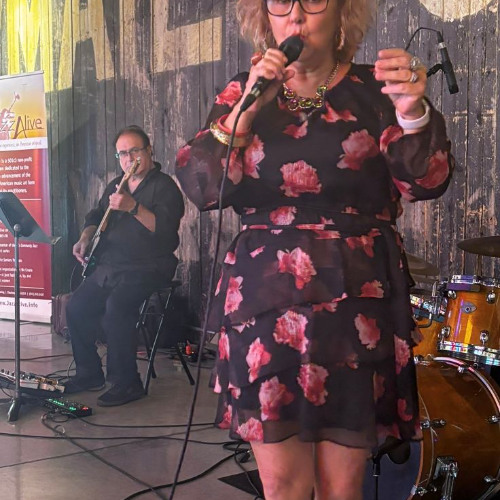 Cincinnati Spotlight - 250814 - The Dixie Karas Quartet Jazzes It up at Washington Park This Monday