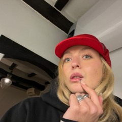 I WISH THIS SET WAS AS HOT AS THE COVER