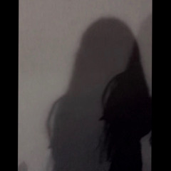 ‏محتاج لي ضمةً في حضنك الدافي