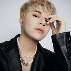 月牙湾 Yue Ya Wan (Live) By Yean