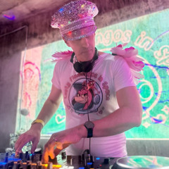 Roger Wilko @ London Decom 2025 : Lusty Flamingos in Space