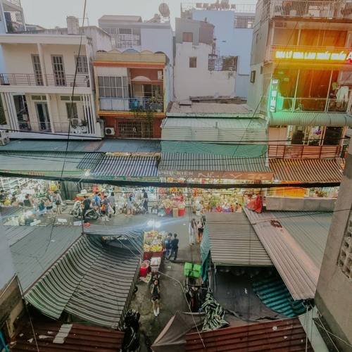 Khu dân cư_chung cư gần chợ, đông đúc, thu từ trên cao