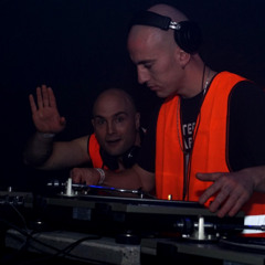 Early Hardcore vinyl liveset by2 Bald Maniacz @ Save The Vinyl 2024 in the Graanfabriek, Groningen.