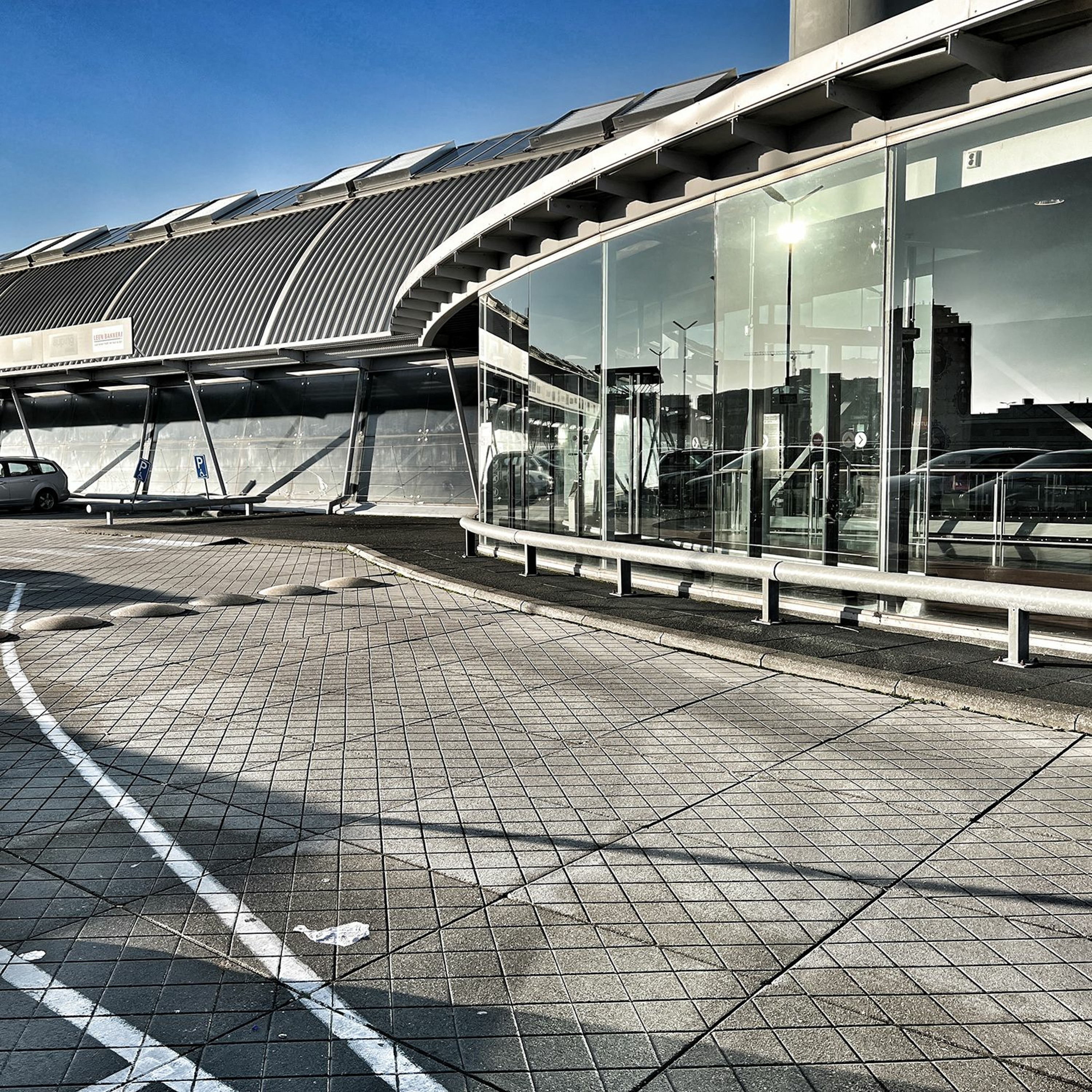 Sounding tiles (parking deck Megastores, The Hague, December 17th 2021)