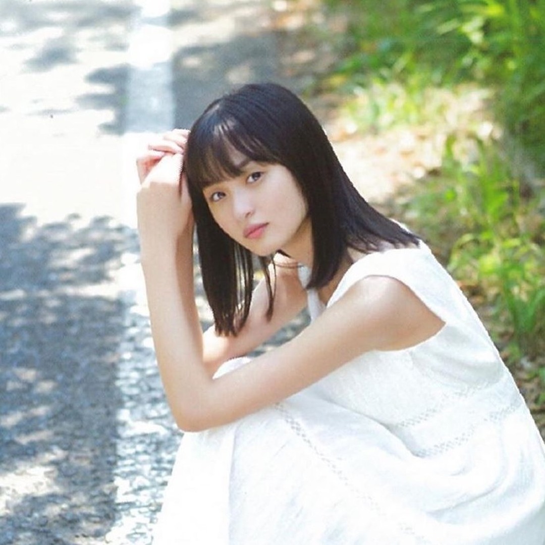 乃木坂46 生写真 遠藤さくら 夜明けまで強がらなくてもいい 乃木坂新センター遠藤さくらさんが物憂げに空を見上げる 24作目