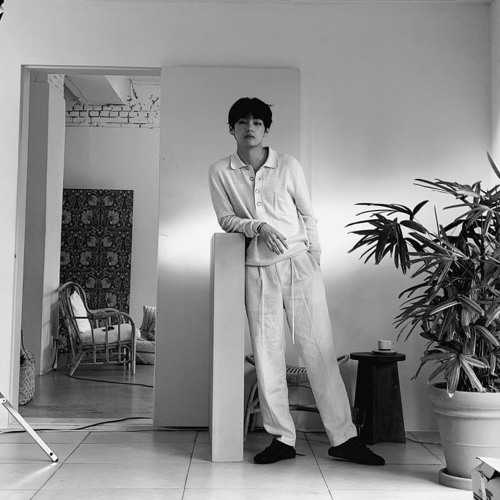 Stream SnowflowerBTS V 뷔 demo cover by haru Listen online for free