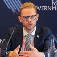 How can the government help build strong local institutions to deliver levelling up?