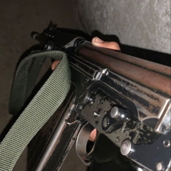 COM O FUZIL PRA CIMA