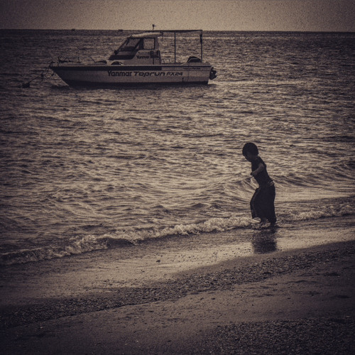 While listening to the noise of the sea